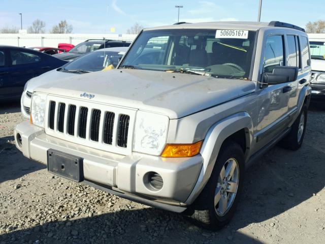 1J8HH48K66C359930 - 2006 JEEP COMMANDER BEIGE photo 2