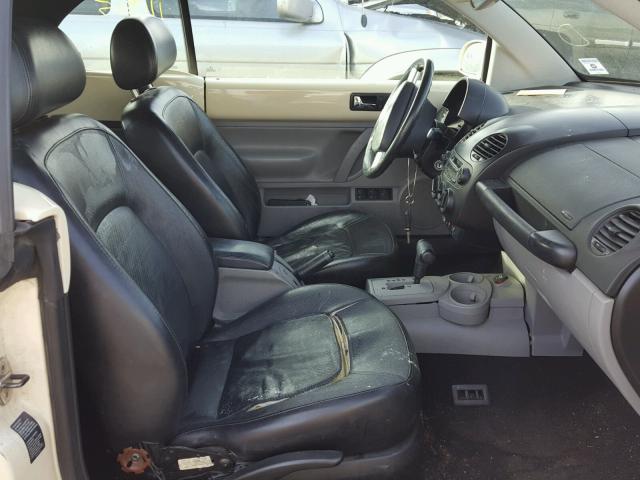3VWCK21Y03M314575 - 2003 VOLKSWAGEN NEW BEETLE 奶油色 照片 5