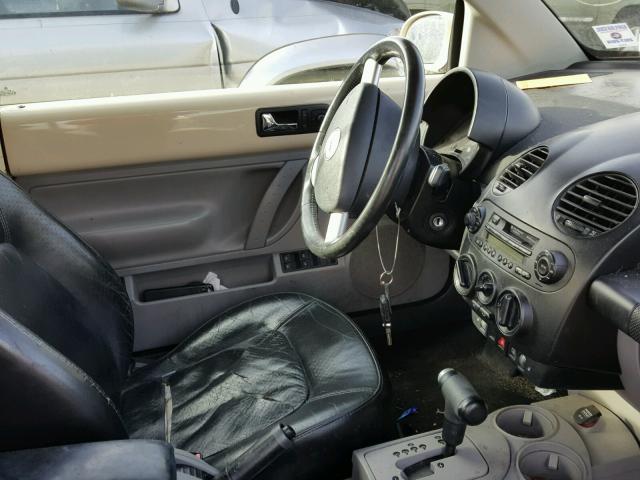 3VWCK21Y03M314575 - 2003 VOLKSWAGEN NEW BEETLE 奶油色 照片 9