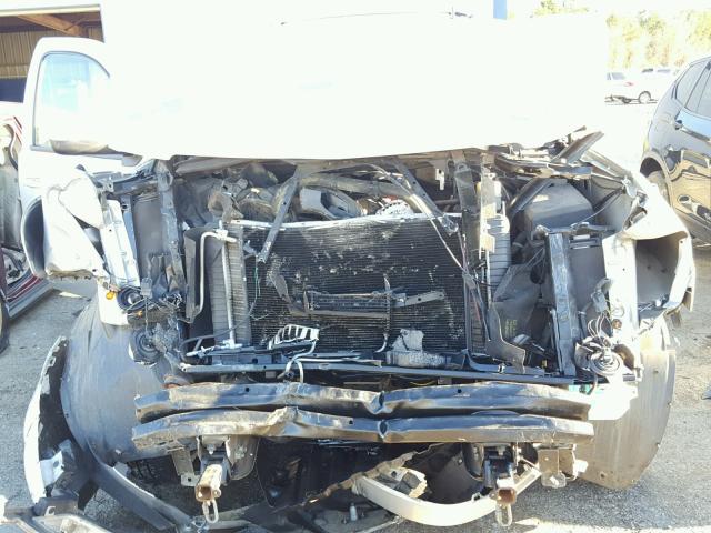 1GNSKJE36BR247931 - 2011 CHEVROLET SUBURBAN K SILVER photo 7