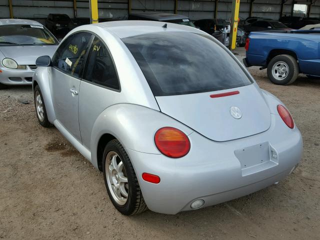3VWCK21C12M440561 - 2002 VOLKSWAGEN NEW BEETLE 银色 照片 3