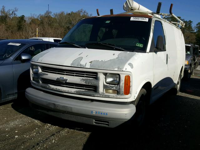 1GCFG25W421156571 - 2002 CHEVROLET EXPRESS G2 WHITE photo 2