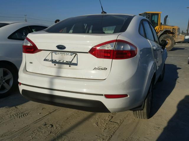 3FADP4BJXGM204067 - 2016 FORD FIESTA SE WHITE photo 4