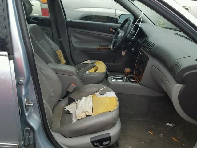 WVWRH63B72P078317 - 2002 VOLKSWAGEN PASSAT GLX BLUE photo 5