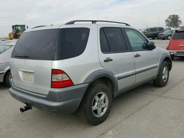 4JGAB54E7WA020102 - 1998 MERCEDES-BENZ ML 320 SILVER photo 4