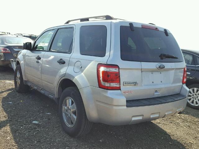 1FMCU0D78AKA53958 - 2010 FORD ESCAPE XLT SILVER photo 3