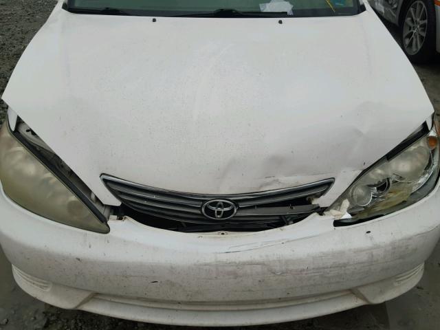 4T1BE32K55U594820 - 2005 TOYOTA CAMRY LE WHITE photo 7