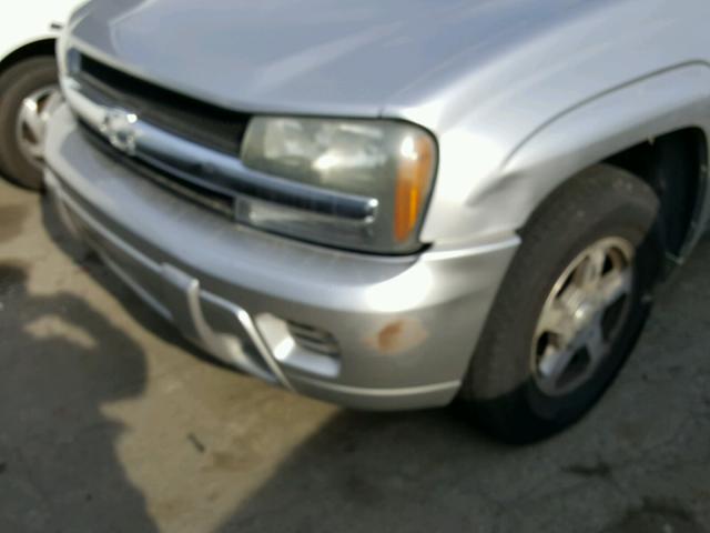 1GNDS13S952288327 - 2005 CHEVROLET TRAILBLAZE SILVER photo 9