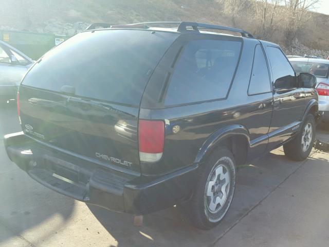 1GNCT18WX2K182744 - 2002 CHEVROLET BLAZER BLACK photo 4