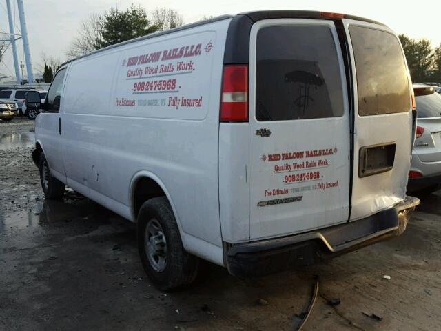 1GCGG29C091123470 - 2009 CHEVROLET EXPRESS G2 WHITE photo 3