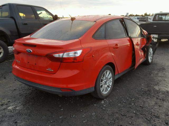 1FAHP3F21CL394996 - 2012 FORD FOCUS SE RED photo 4