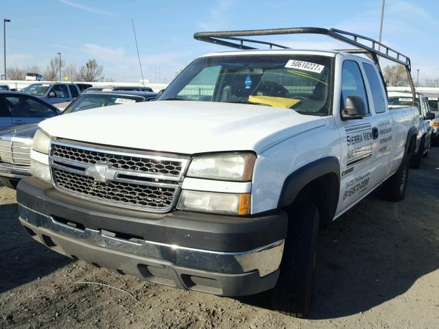 1GCHC29U65E177416 - 2005 CHEVROLET SILVERADO WHITE photo 2