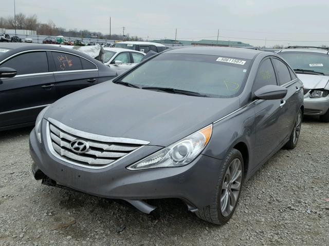 5NPEC4AC5CH454734 - 2012 HYUNDAI SONATA SE GRAY photo 2