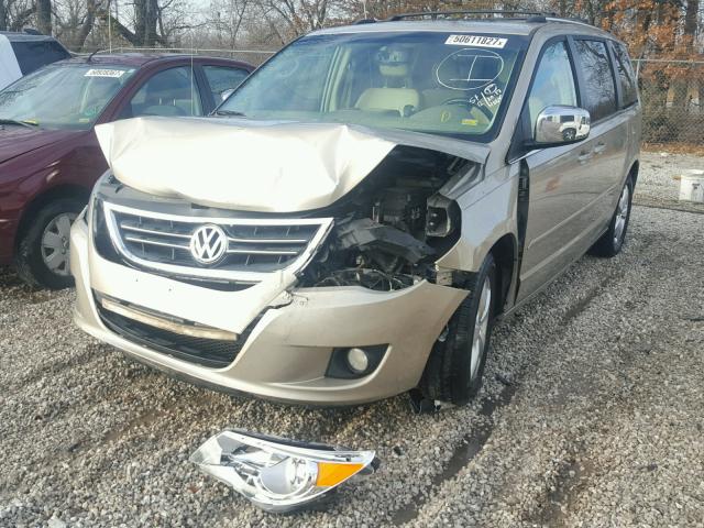 2V8HW64X49R564236 - 2009 VOLKSWAGEN ROUTAN SEL TAN photo 2