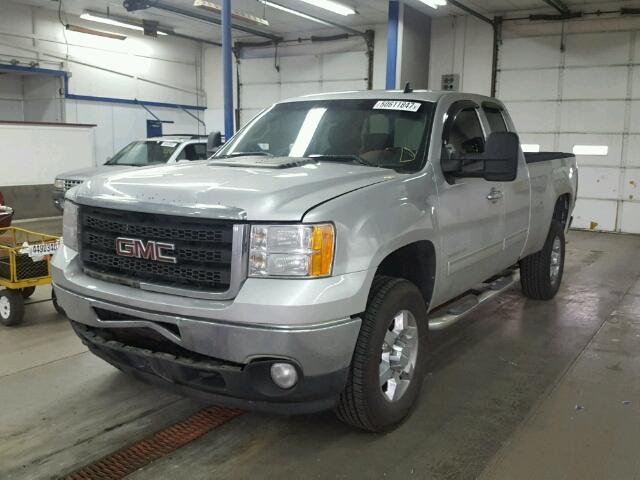 1GT221CG4BZ355043 - 2011 GMC SIERRA K25 SILVER photo 2