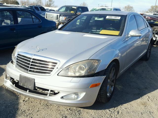 WDDNG71X47A038069 - 2007 MERCEDES-BENZ S 550 SILVER photo 2