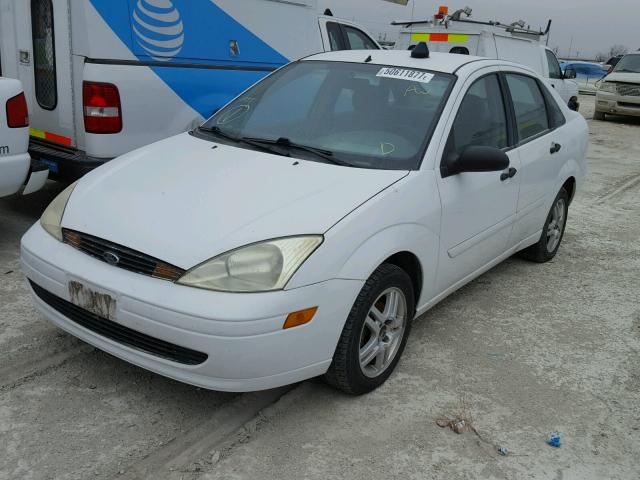 1FAFP34P62W120681 - 2002 FORD FOCUS SE WHITE photo 2