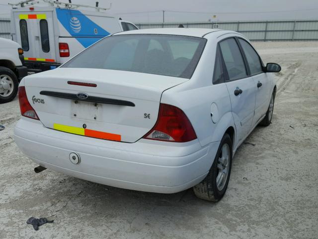 1FAFP34P62W120681 - 2002 FORD FOCUS SE WHITE photo 4