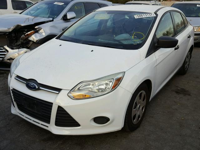 1FAHP3E22CL250892 - 2012 FORD FOCUS S WHITE photo 2