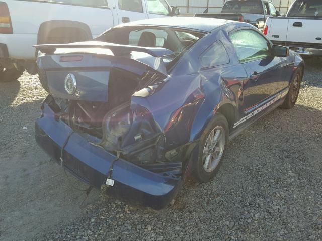 1ZVFT80N565131722 - 2006 FORD MUSTANG BLUE photo 4