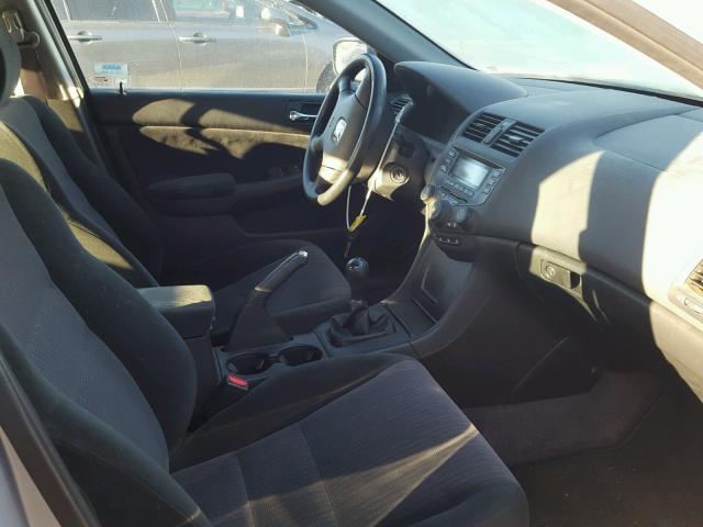 1HGCM55124A073307 - 2004 HONDA ACCORD DX SILVER photo 5