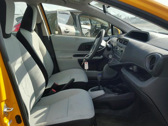 JTDKDTB35E1076210 - 2014 TOYOTA PRIUS C YELLOW photo 5