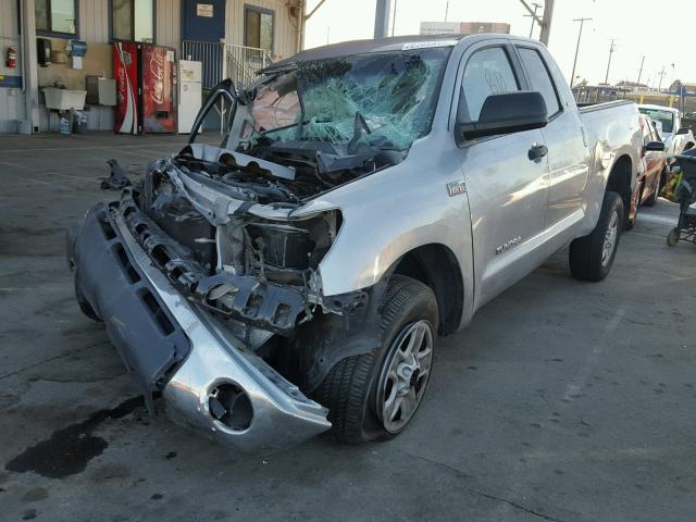 5TFRV54138X054372 - 2008 TOYOTA TUNDRA DOU SILVER photo 2