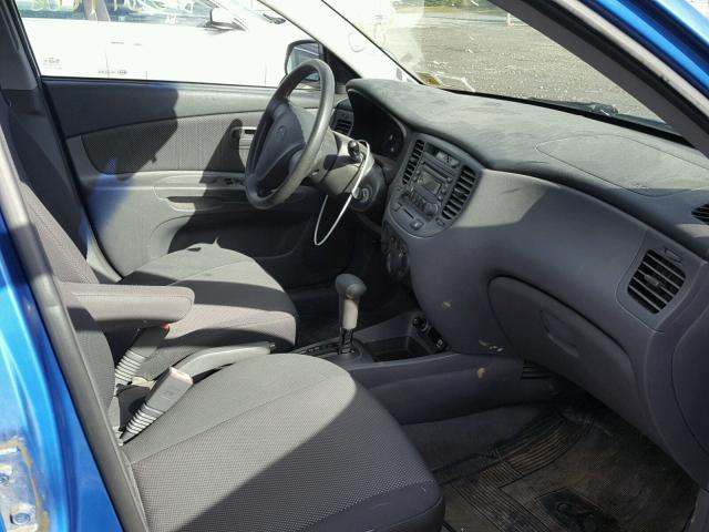 KNADE123066096067 - 2006 KIA RIO BLUE photo 5