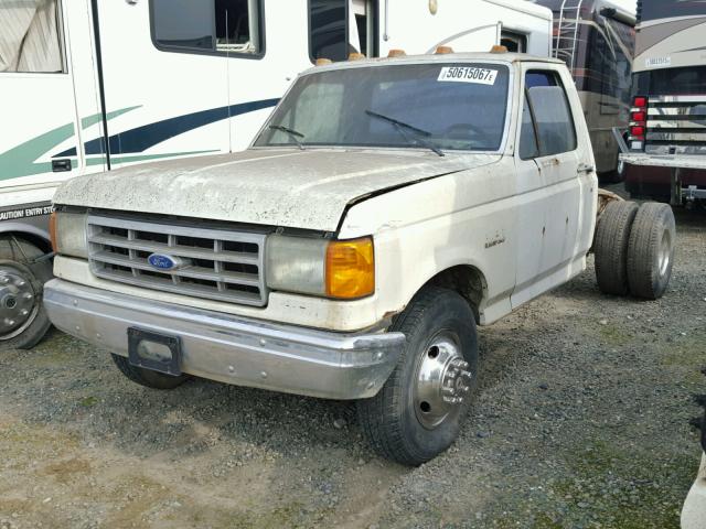 2FDKF37M5LCB37722 - 1990 FORD F350 WHITE photo 2