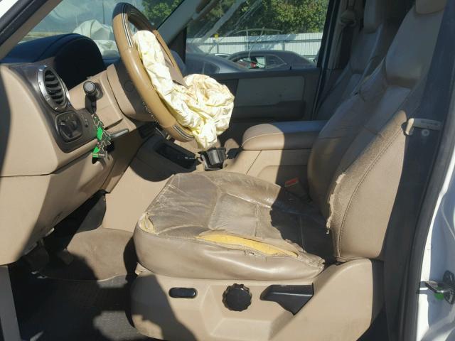 1FMRU17W03LC06252 - 2003 FORD EXPEDITION WHITE photo 5