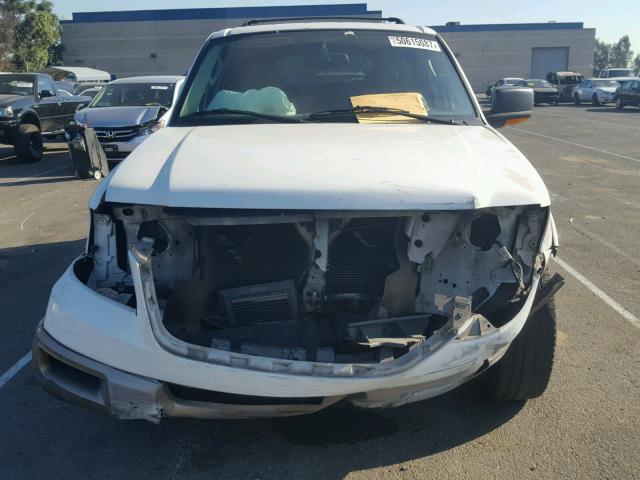 1FMRU17W03LC06252 - 2003 FORD EXPEDITION WHITE photo 9