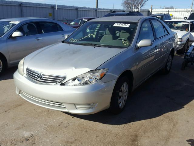 4T1BE32K85U558121 - 2005 TOYOTA CAMRY LE ვერცხლისფერი ფოტო 2
