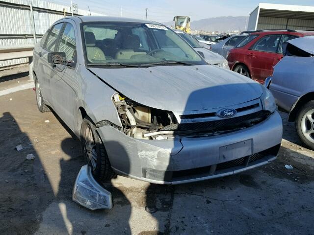 1FAHP3FN0AW253603 - 2010 FORD FOCUS SE SILVER photo 1