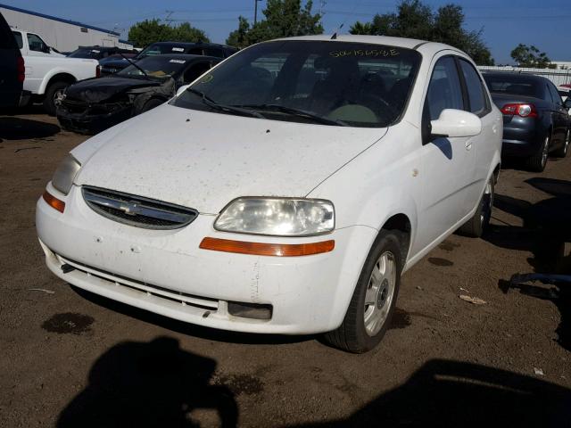 KL1TD52645B360004 - 2005 CHEVROLET AVEO BASE Biały zdjęcie 2