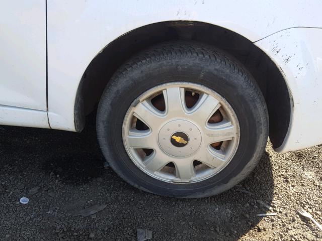 KL1TD52645B360004 - 2005 CHEVROLET AVEO BASE Biały zdjęcie 9