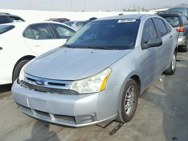 1FAHP35N19W148730 - 2009 FORD FOCUS SE SILVER photo 2