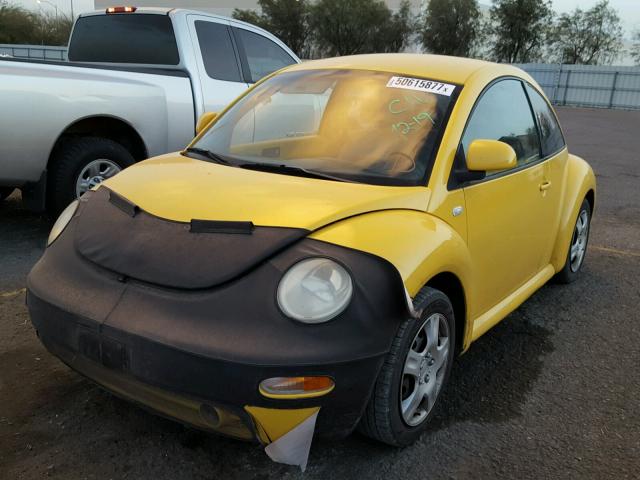 3VWCC21C7YM455412 - 2000 VOLKSWAGEN NEW BEETLE YELLOW photo 2