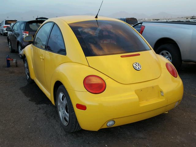 3VWCC21C7YM455412 - 2000 VOLKSWAGEN NEW BEETLE YELLOW photo 3