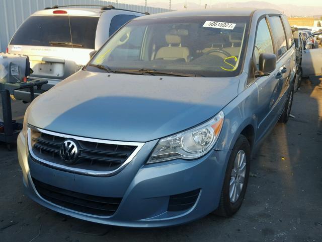 2V8HW441X9R608191 - 2009 VOLKSWAGEN ROUTAN S BLUE photo 2