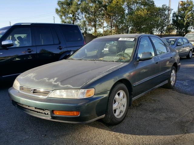 1HGCE6674TA027210 - 1996 HONDA ACCORD EX GREEN photo 2