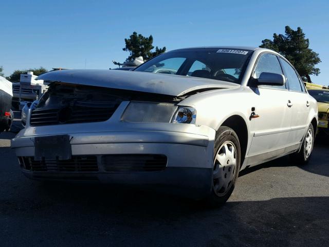 WVWMA63B0XE040185 - 1999 VOLKSWAGEN PASSAT GLS SILVER photo 2