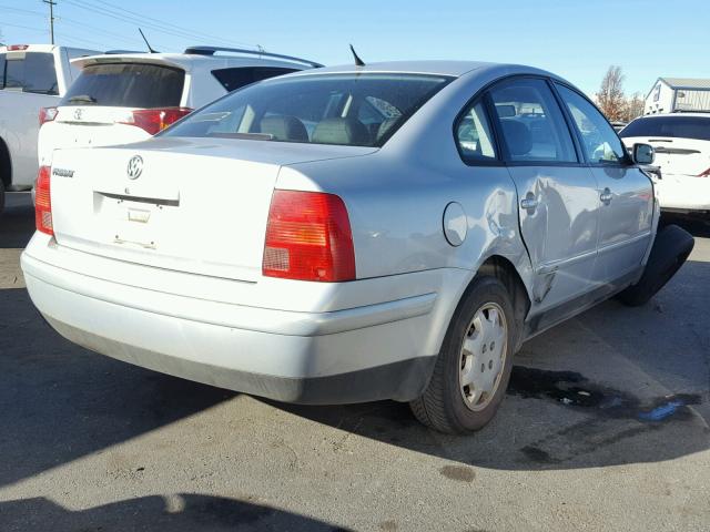 WVWMA63B0XE040185 - 1999 VOLKSWAGEN PASSAT GLS SILVER photo 4