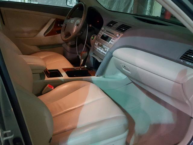 4T1BK3EK9BU629469 - 2011 TOYOTA CAMRY SE GREEN photo 5