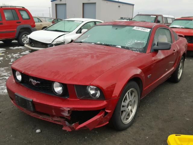 1ZVHT82H555108701 - 2005 FORD MUSTANG GT RED photo 2