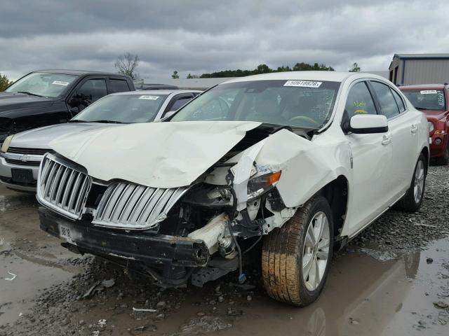 1LNHL9DR7AG602566 - 2010 LINCOLN MKS WHITE photo 2