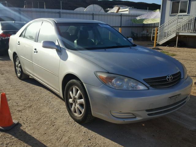 JTDBE30K020072090 - 2002 TOYOTA CAMRY LE ვერცხლისფერი ფოტო 1