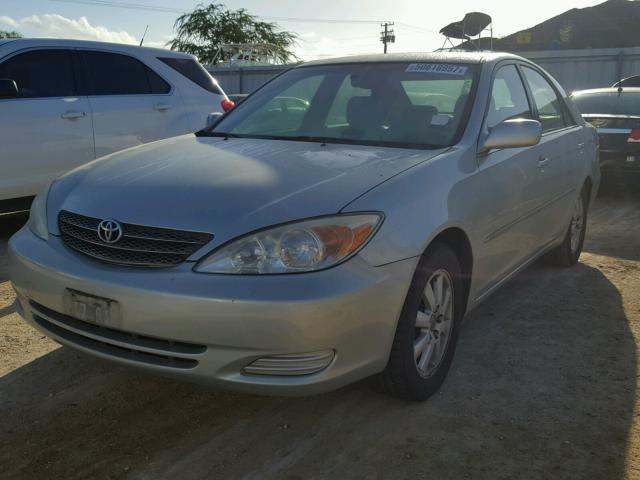 JTDBE30K020072090 - 2002 TOYOTA CAMRY LE SILVER photo 2