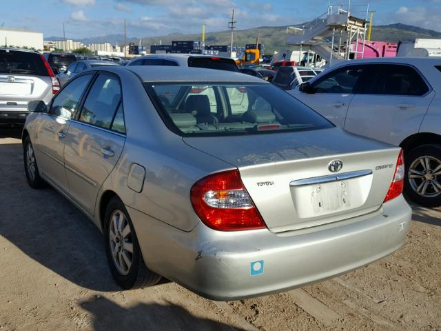 JTDBE30K020072090 - 2002 TOYOTA CAMRY LE ვერცხლისფერი ფოტო 3