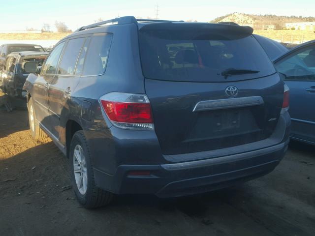 5TDBK3EH6BS045317 - 2011 TOYOTA HIGHLANDER GRAY photo 3