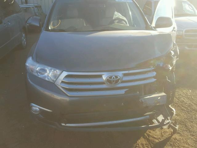 5TDBK3EH6BS045317 - 2011 TOYOTA HIGHLANDER GRAY photo 7